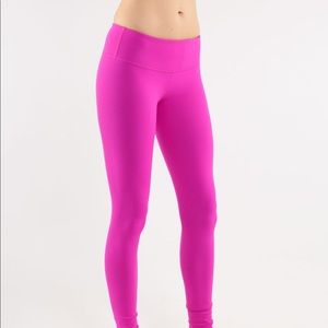 hot pink wunder under Lululemon leggings size 6